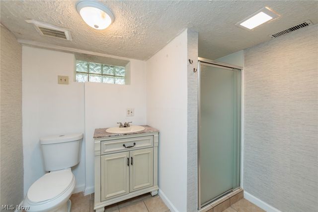 1984 W Turkeyfoot Lake Road, Barberton, OH 44203
