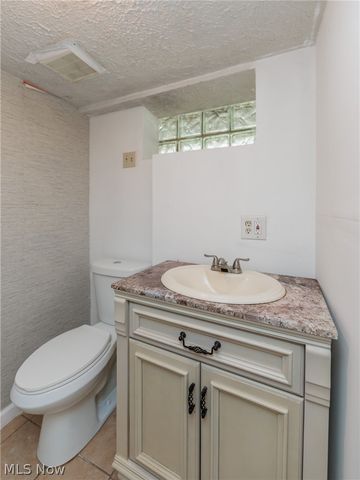 1984 W Turkeyfoot Lake Road, Barberton, OH 44203