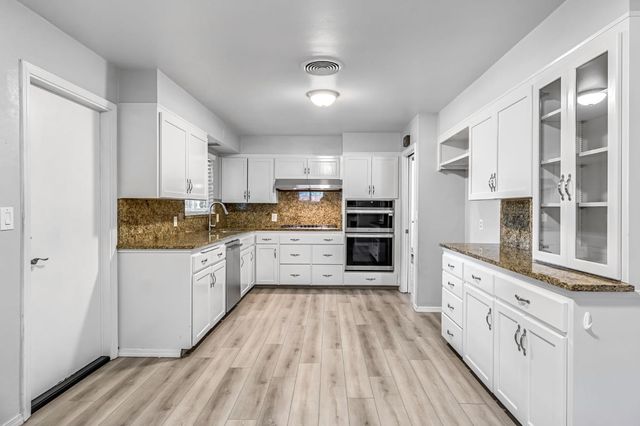 1035 E Fairmont Avenue, Fresno, CA 93704