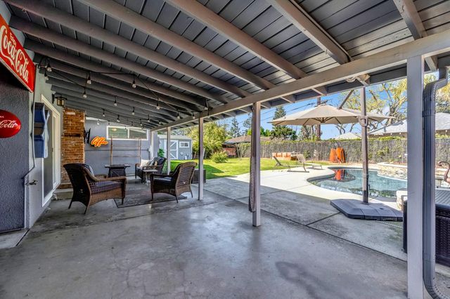 1035 E Fairmont Avenue, Fresno, CA 93704