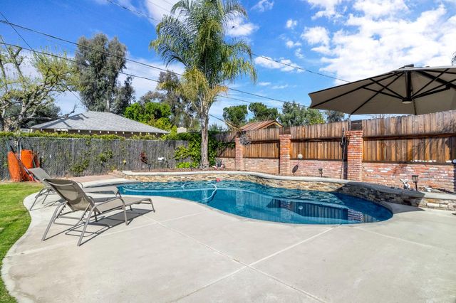 1035 E Fairmont Avenue, Fresno, CA 93704