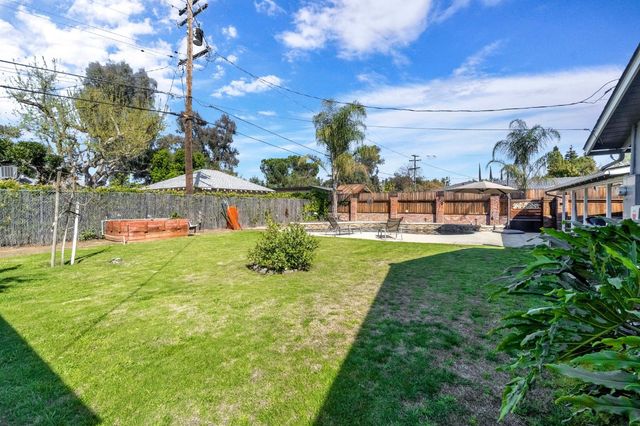 1035 E Fairmont Avenue, Fresno, CA 93704