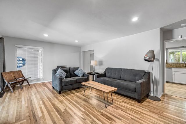 1035 E Fairmont Avenue, Fresno, CA 93704