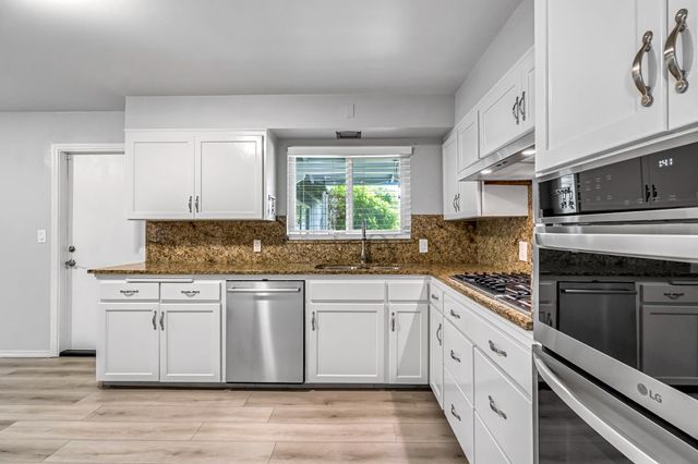 1035 E Fairmont Avenue, Fresno, CA 93704