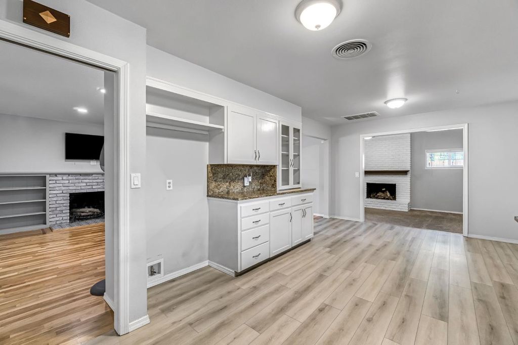 Image 11 of property listing at 1035 E Fairmont Avenue, Fresno, CA 93704