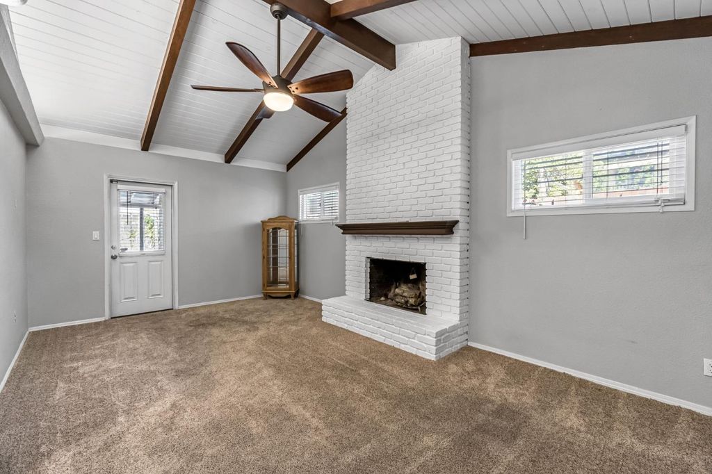 Image 15 of property listing at 1035 E Fairmont Avenue, Fresno, CA 93704