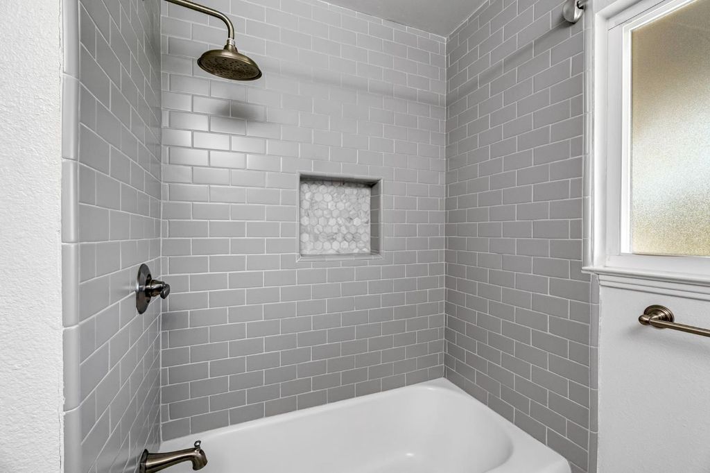 Image 19 of property listing at 1035 E Fairmont Avenue, Fresno, CA 93704