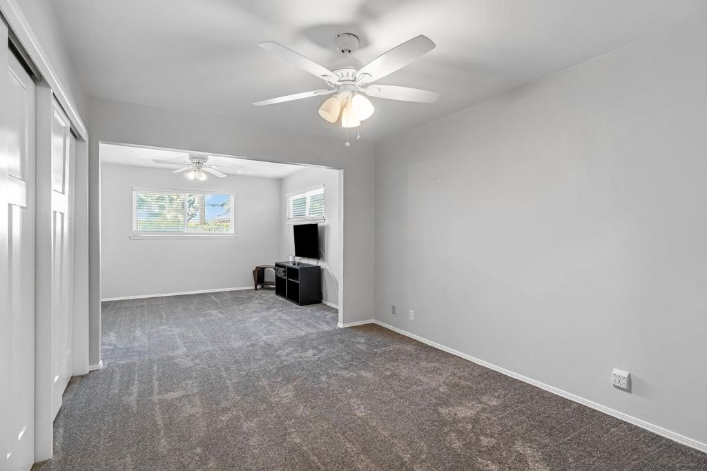 Image 27 of property listing at 1035 E Fairmont Avenue, Fresno, CA 93704