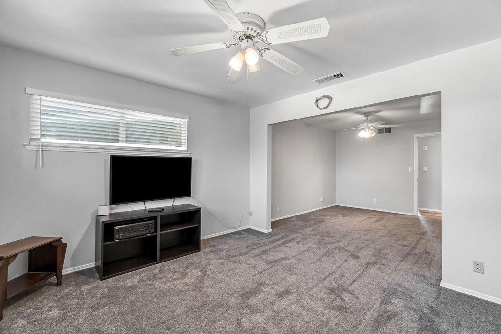 Image 29 of property listing at 1035 E Fairmont Avenue, Fresno, CA 93704