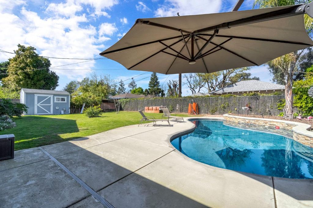 Image 31 of property listing at 1035 E Fairmont Avenue, Fresno, CA 93704