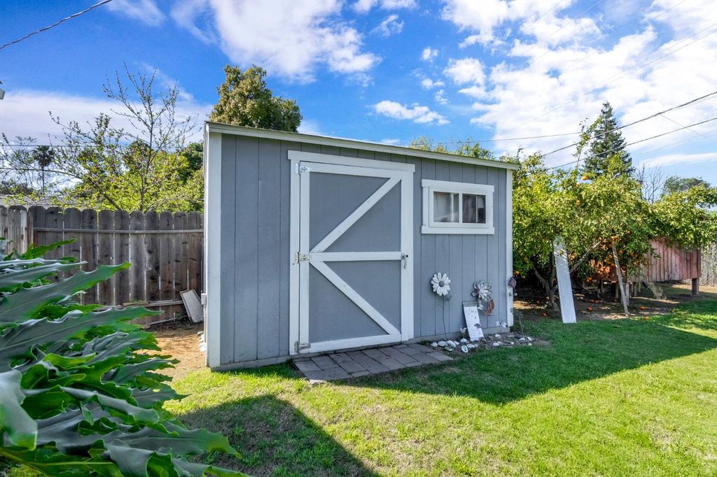 Image 35 of property listing at 1035 E Fairmont Avenue, Fresno, CA 93704