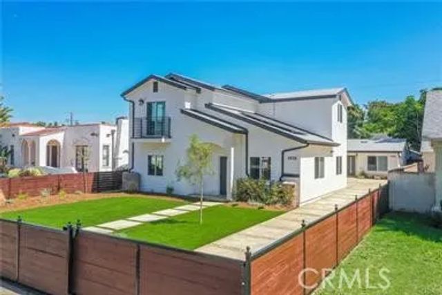 4928 8th Avenue, Los Angeles, CA 90043