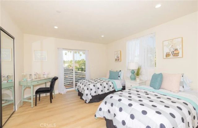 4928 8th Avenue, Los Angeles, CA 90043