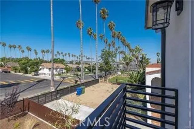 4928 8th Avenue, Los Angeles, CA 90043