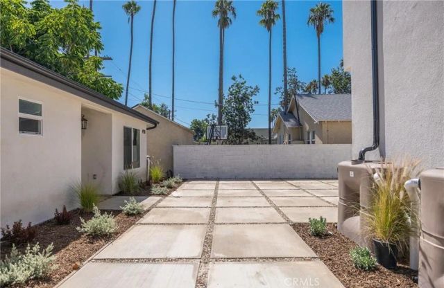 4928 8th Avenue, Los Angeles, CA 90043