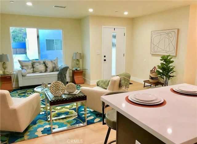 4928 8th Avenue, Los Angeles, CA 90043