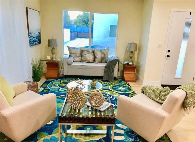 4928 8th Avenue, Los Angeles, CA 90043