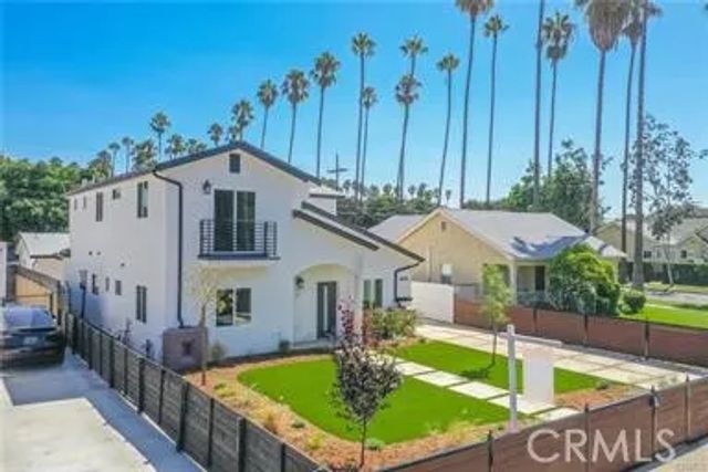 4928 8th Avenue, Los Angeles, CA 90043