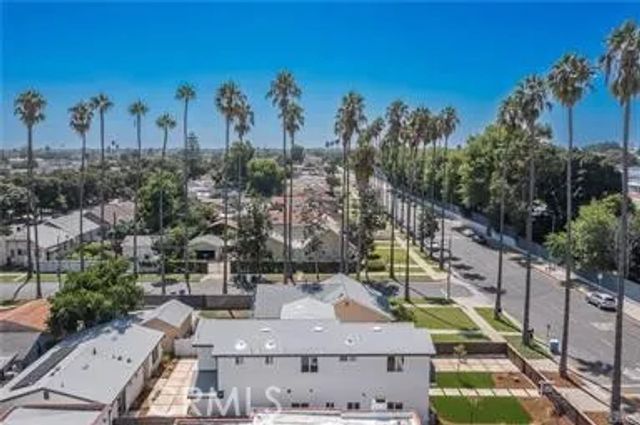4928 8th Avenue, Los Angeles, CA 90043