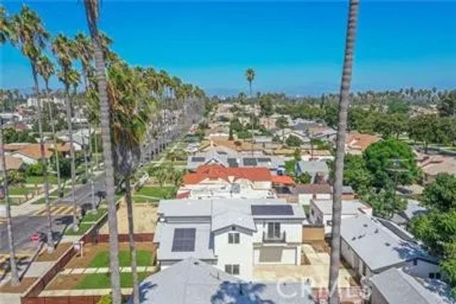 4928 8th Avenue, Los Angeles, CA 90043