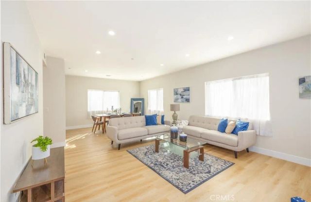4928 8th Avenue, Los Angeles, CA 90043