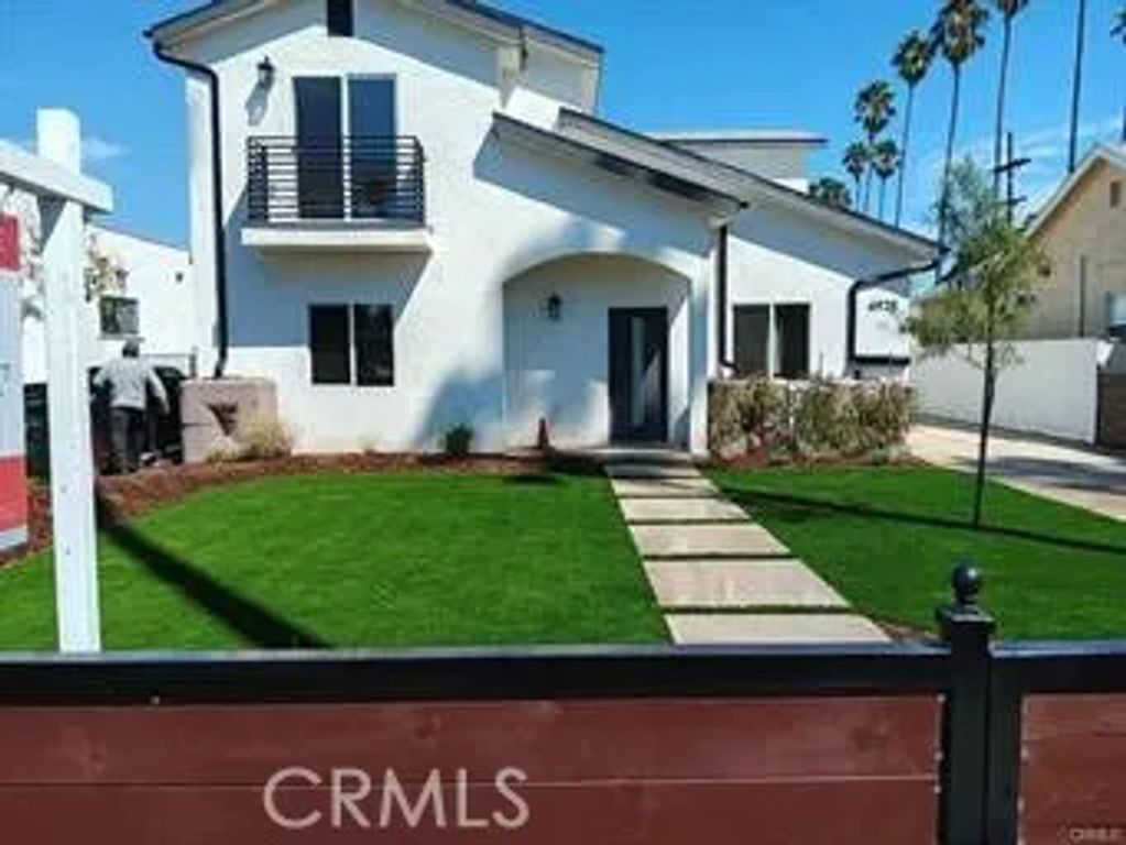 4928 8th Avenue, Los Angeles, CA 90043