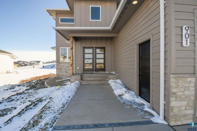 901 N Sylvan Dr Drive, Sioux Falls, SD 57110
