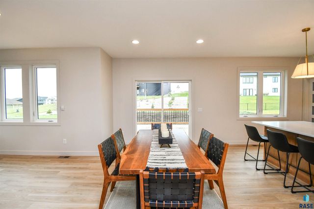 901 N Sylvan Dr Drive, Sioux Falls, SD 57110