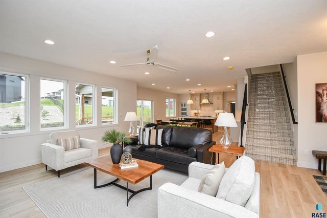 901 N Sylvan Dr Drive, Sioux Falls, SD 57110