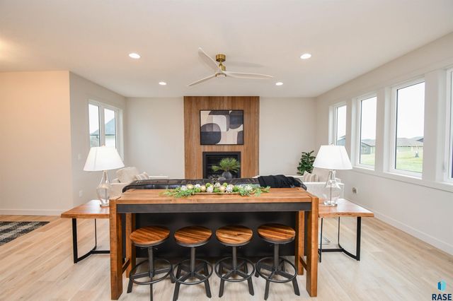 901 N Sylvan Dr Drive, Sioux Falls, SD 57110