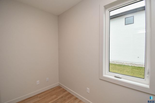 901 N Sylvan Dr Drive, Sioux Falls, SD 57110