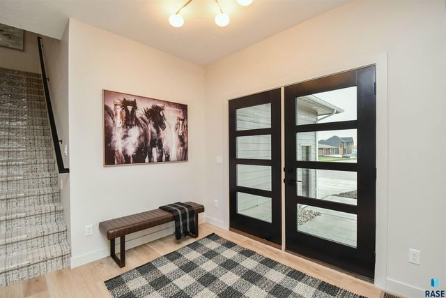 901 N Sylvan Dr Drive, Sioux Falls, SD 57110