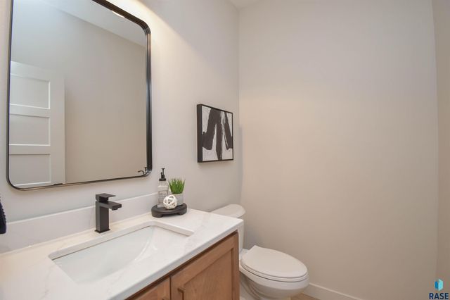 901 N Sylvan Dr Drive, Sioux Falls, SD 57110