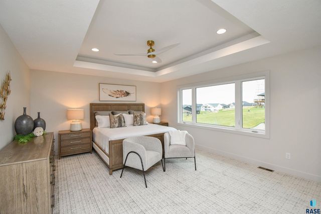 901 N Sylvan Dr Drive, Sioux Falls, SD 57110