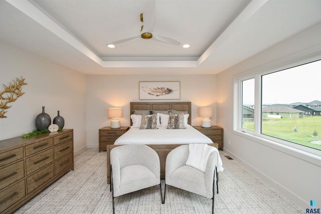 901 N Sylvan Dr Drive, Sioux Falls, SD 57110