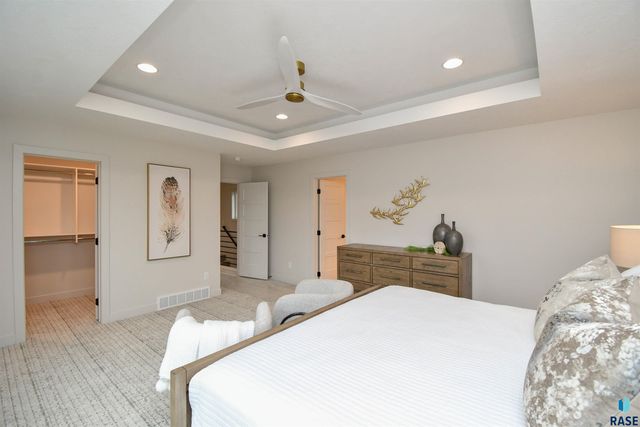 901 N Sylvan Dr Drive, Sioux Falls, SD 57110