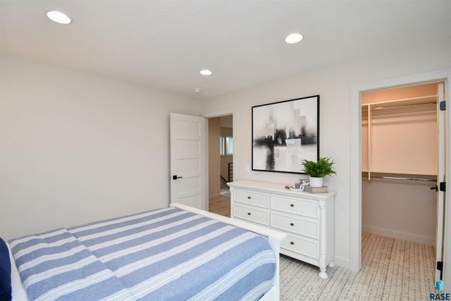 901 N Sylvan Dr Drive, Sioux Falls, SD 57110