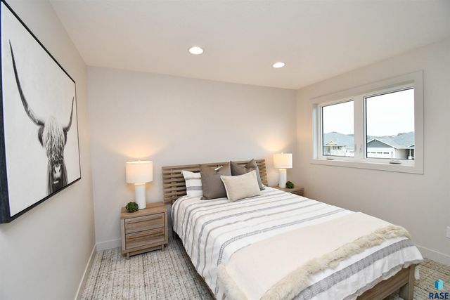 901 N Sylvan Dr Drive, Sioux Falls, SD 57110