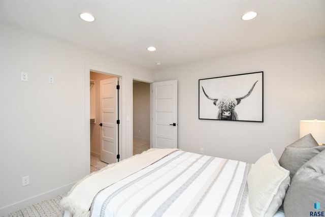 901 N Sylvan Dr Drive, Sioux Falls, SD 57110