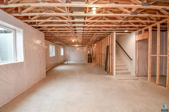 901 N Sylvan Dr Drive, Sioux Falls, SD 57110