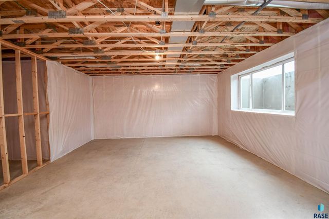 901 N Sylvan Dr Drive, Sioux Falls, SD 57110