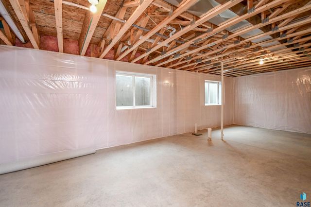 901 N Sylvan Dr Drive, Sioux Falls, SD 57110