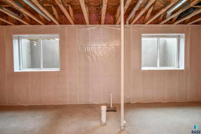 901 N Sylvan Dr Drive, Sioux Falls, SD 57110