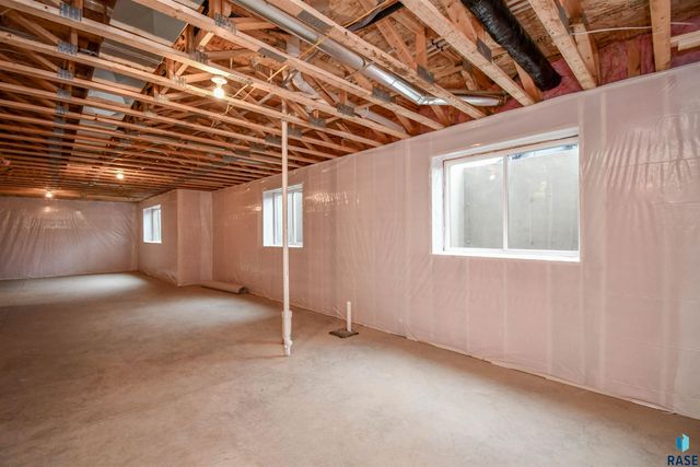 901 N Sylvan Dr Drive, Sioux Falls, SD 57110