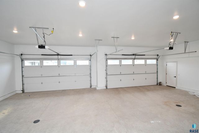 901 N Sylvan Dr Drive, Sioux Falls, SD 57110