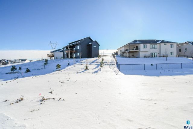 901 N Sylvan Dr Drive, Sioux Falls, SD 57110