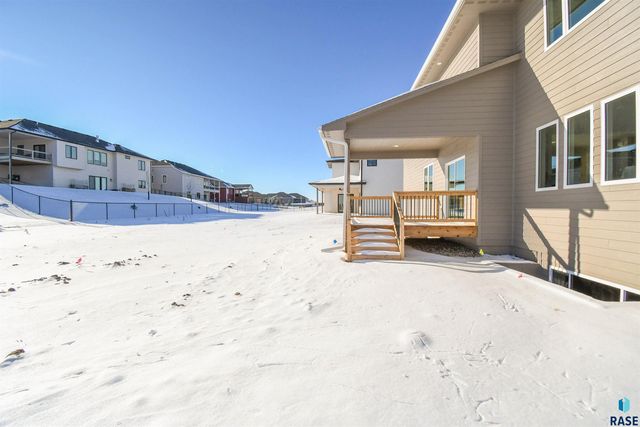 901 N Sylvan Dr Drive, Sioux Falls, SD 57110