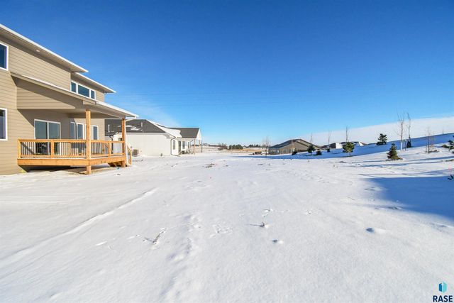 901 N Sylvan Dr Drive, Sioux Falls, SD 57110