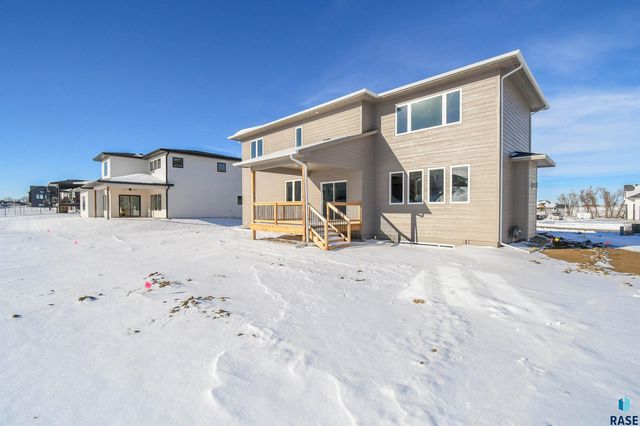 901 N Sylvan Dr Drive, Sioux Falls, SD 57110