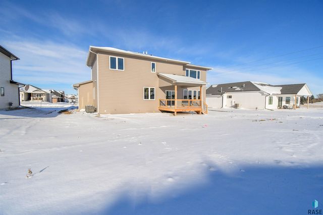 901 N Sylvan Dr Drive, Sioux Falls, SD 57110